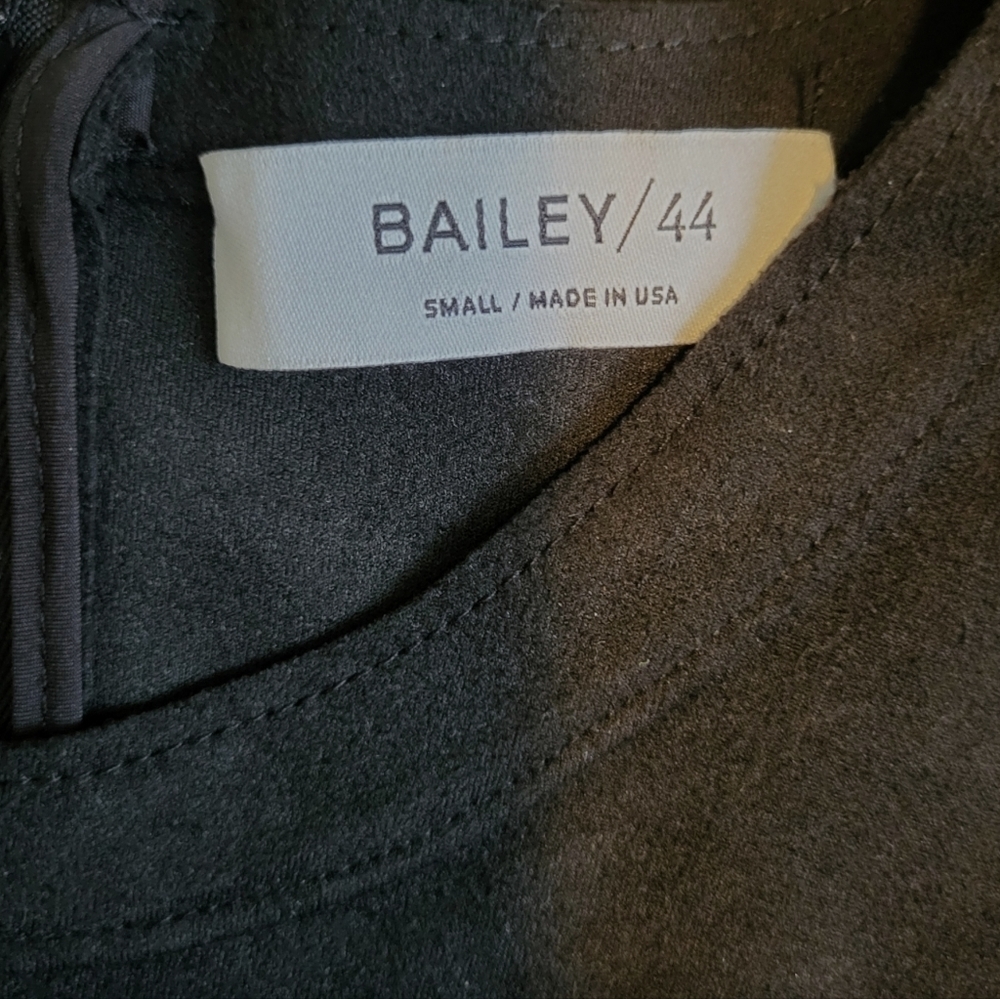 NWT Beautiful Bailey 44 Eco Suede Zip Back Top S - Picture 4 of 5